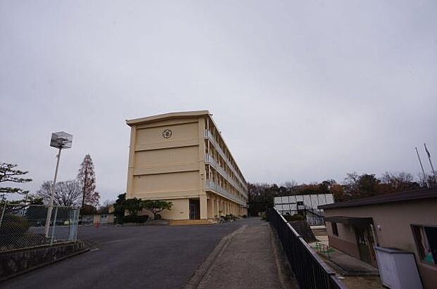 北城小学校まで1300m、北城小学校まで1300m(徒歩約17分)