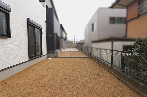 1号棟:お子様も遊べる広々お庭!(2026年02月撮影)