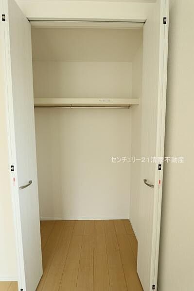 Ｂ号棟：季節物もすっきり収納できます！(2026年07月撮影)