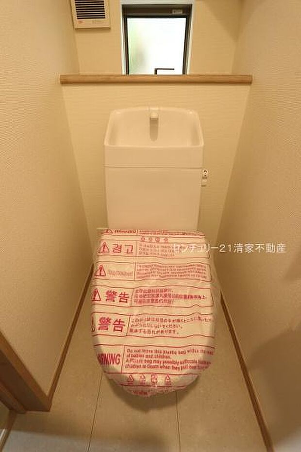 A号棟:白を基調とした、清潔感のある水廻りです。(2026年07月撮影)