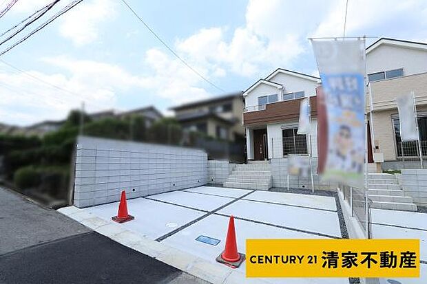 Ａ号棟：駐車スペース2台分あり!(2026年07月撮影)