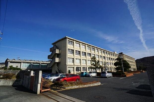 石尾台中学校まで240m、石尾台中学校まで240m(徒歩約3分)