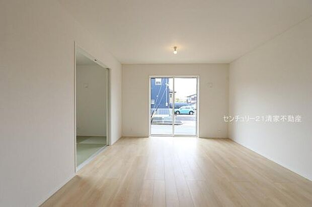 2号棟:明るい日差しが入るリビング!(2026年03月撮影)