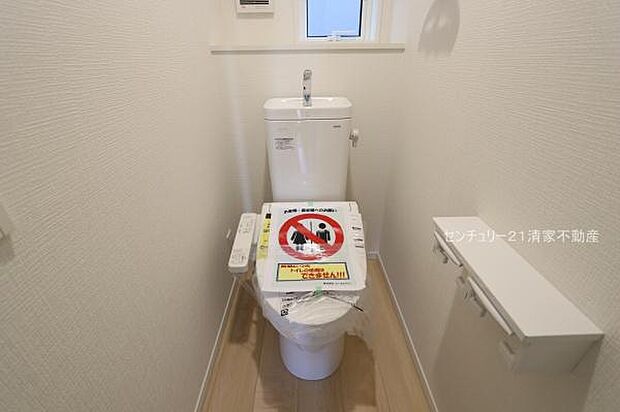 2号棟:白を基調とした、清潔感のある水廻りです。(2026年03月撮影)