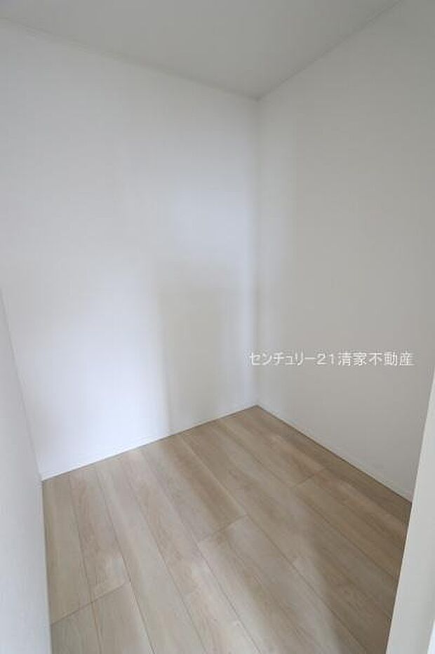 2号棟:収納力のあるウォークインクローゼット!(2026年03月撮影)