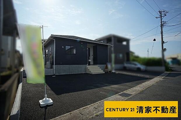 2号棟:駐車スペース3台可(車種による)(2026年07月撮影)