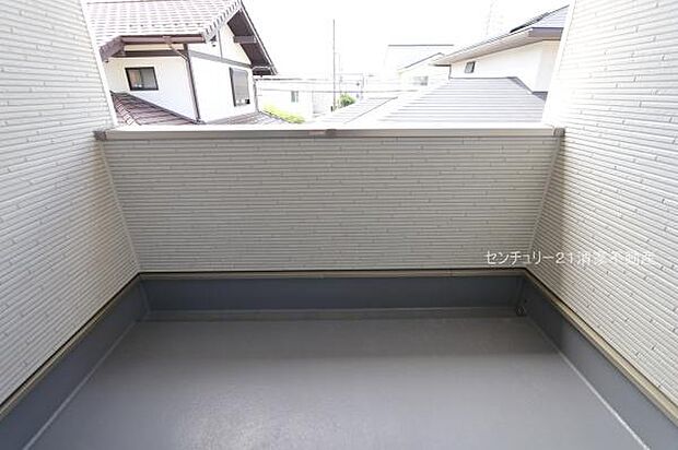 3号棟:広々バルコニーでお洗濯ラクラク(2026年08月撮影)