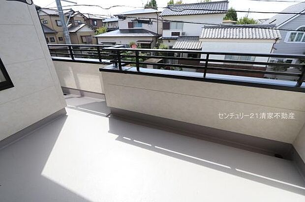 2号棟:広々バルコニーでお洗濯ラクラク(2026年09月撮影)