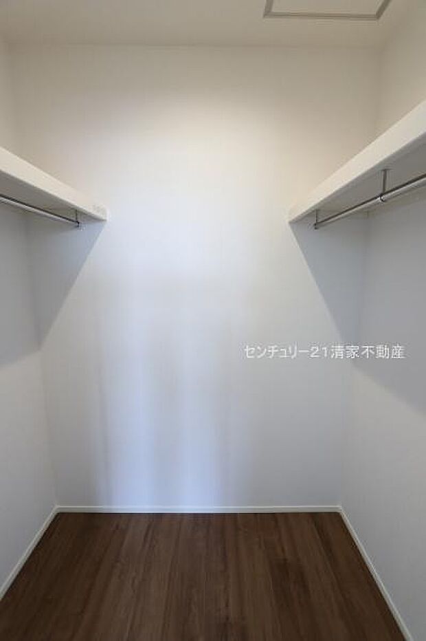 1号棟:すっきり片付くウォークインクローゼット(2026年07月撮影)