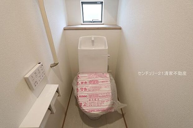 白を基調とした、清潔感のある水廻りです。(2026年09月撮影)