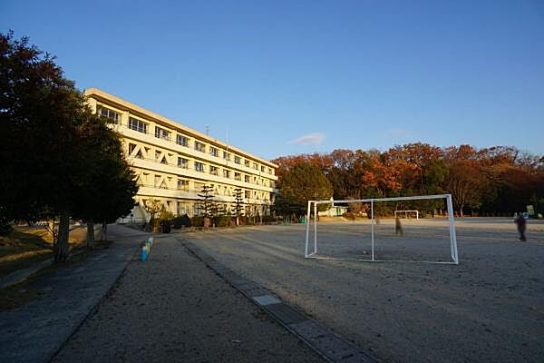 坂下小学校まで650m、坂下小学校まで650m(徒歩約9分)