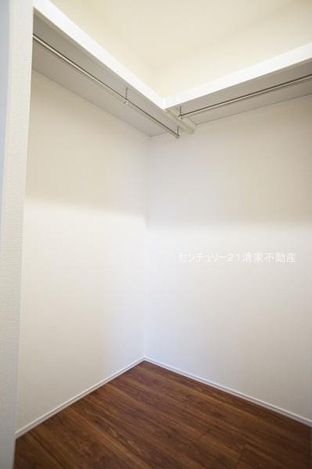 2号棟:収納力のあるウォークインクローゼット!(2026年09月撮影)