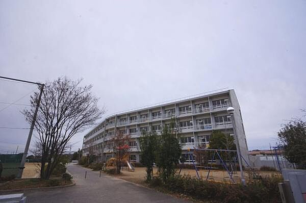 出川小学校まで1400m、出川小学校まで1400m(徒歩約18分)