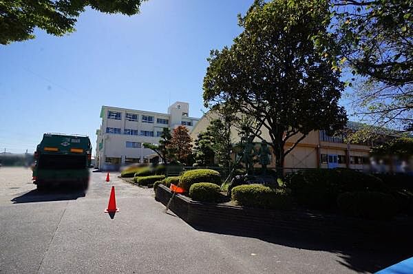大手小学校まで1000m、大手小学校まで1000m(徒歩約13分)