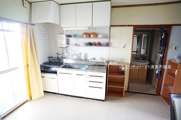 収納スペース豊富なキッチン！(2023年09月撮影)