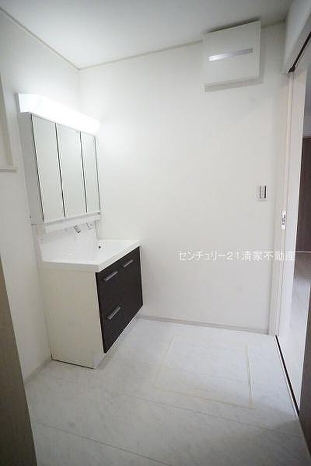 ゆとりの洗面スペースで身支度もスムーズ!(2025年04月撮影)