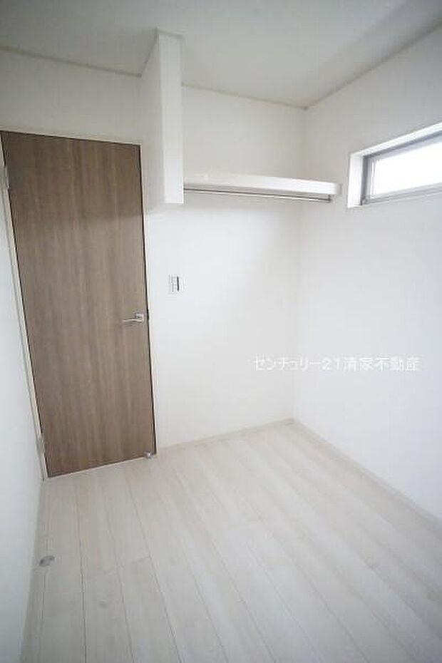 便利なハンガーラック付き！(2025年04月撮影)