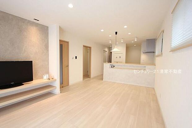 3号棟:ご家族みんながゆったり寛げるリビング(2025年10月撮影)