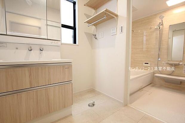 3号棟:ゆとりの洗面スペースで身支度もスムーズ!(2025年10月撮影)