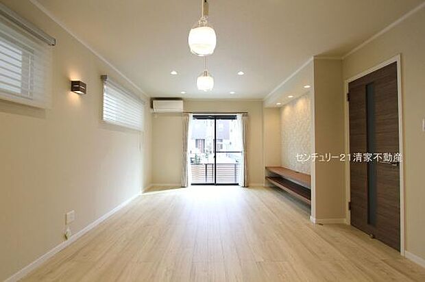 4号棟:ご家族みんながゆったり寛げるリビング(2025年10月撮影)