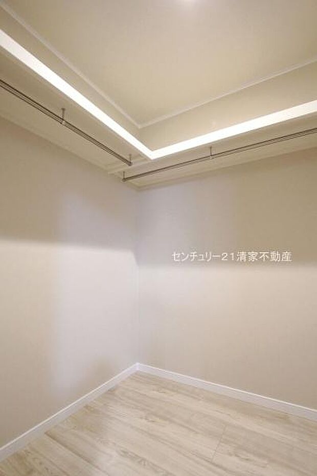 4号棟:収納力のあるウォークインクローゼット!(2025年10月撮影)