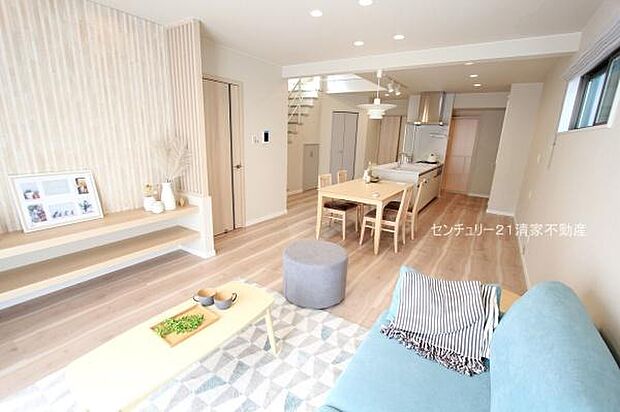 5号棟:ご家族みんながゆったり寛げるリビング(2025年10月撮影)