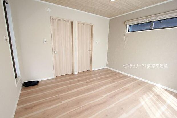 5号棟:陽光ふりそそぐ明るい室内!(2025年10月撮影)