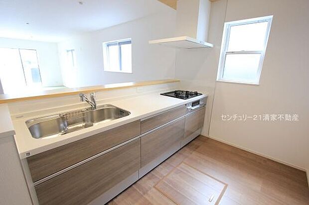 家族との会話が弾む対面式キッチン！(2025年08月撮影)