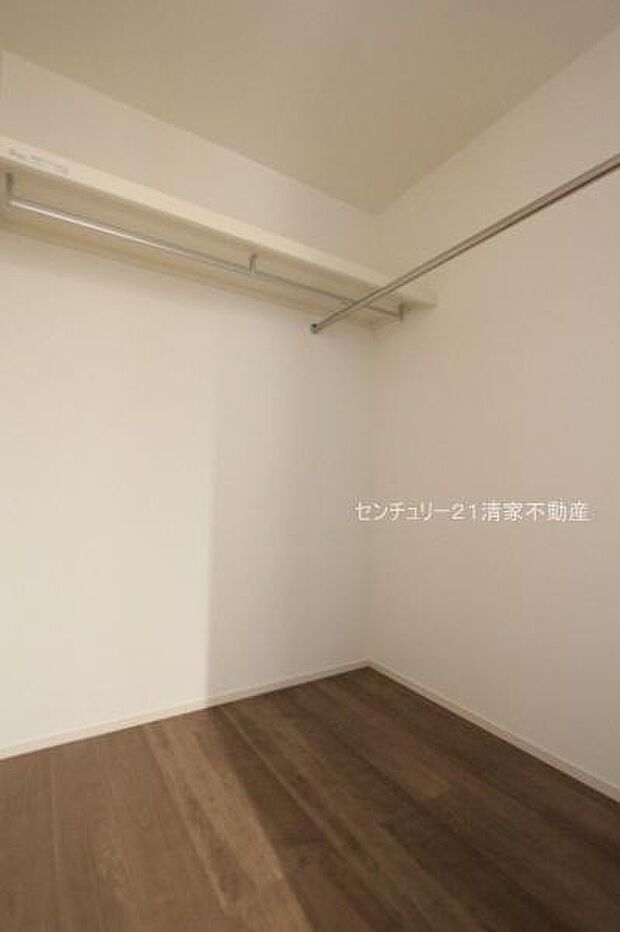 収納力のあるウォークインクローゼット！(2025年08月撮影)