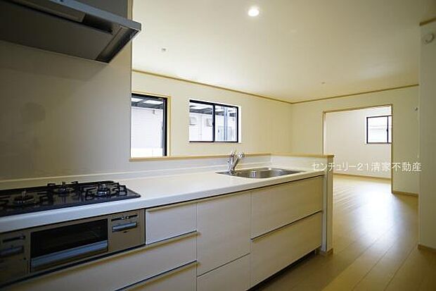 家族との会話が弾む対面式キッチン！(2025年07月撮影)