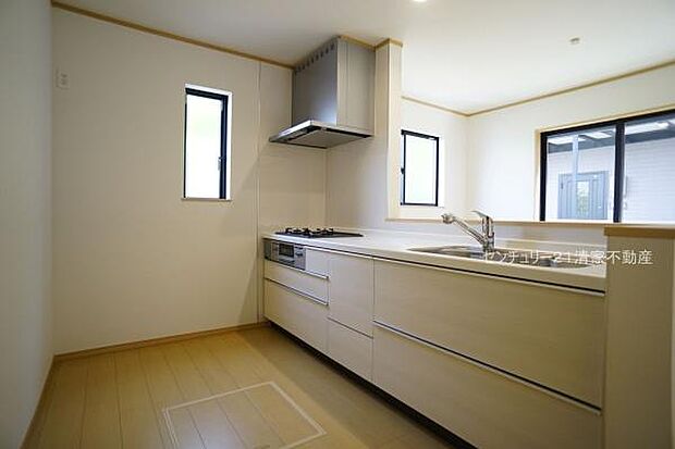 家族との会話が弾む対面式キッチン！(2025年07月撮影)