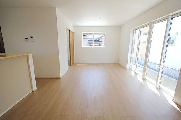 1号棟:明るい日差しが入るリビング!(2025年05月撮影)