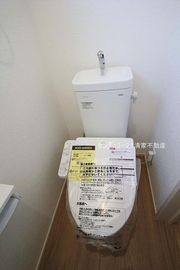 1号棟:白を基調とした、清潔感のある水廻りです。(2025年05月撮影)