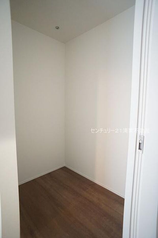 大容量の収納スペース付き(2025年08月撮影)