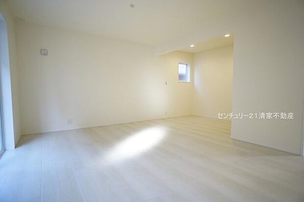 1号棟:明るい日差しが入るリビング!(2026年02月撮影)