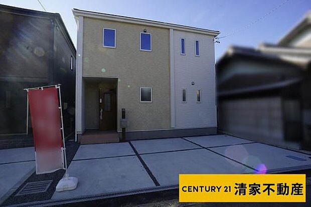 1号棟:駐車スペース3台可(車種による)(2026年02月撮影)