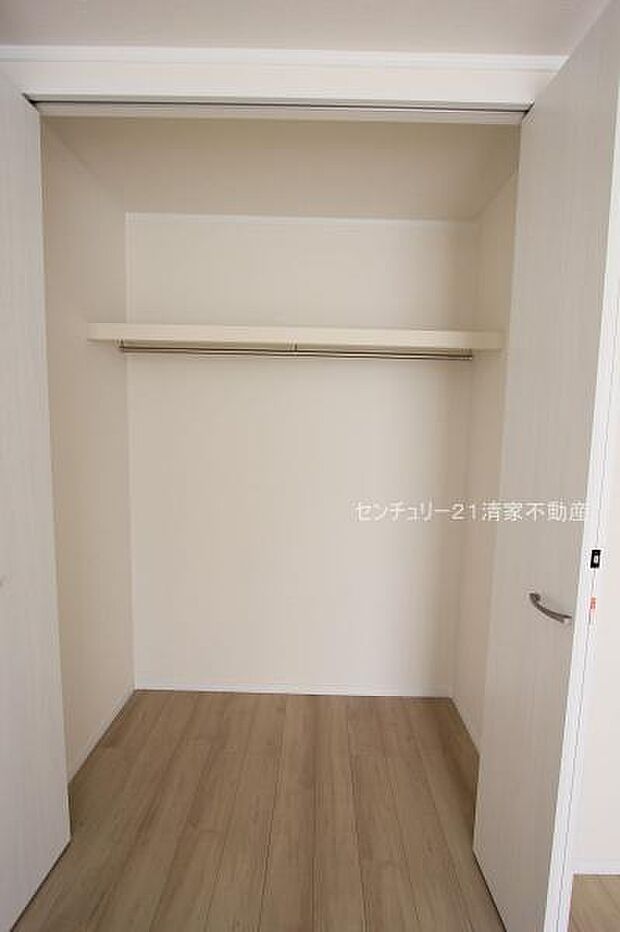 Ａ号棟：たっぷり収納のクローゼット！(2025年09月撮影)
