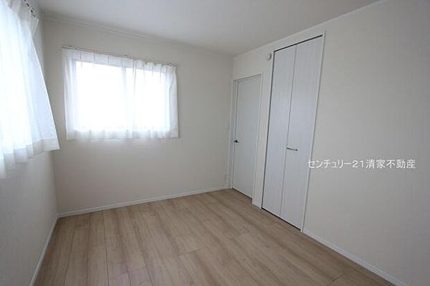 Ａ号棟：2面採光で明るい室内！(2025年09月撮影)