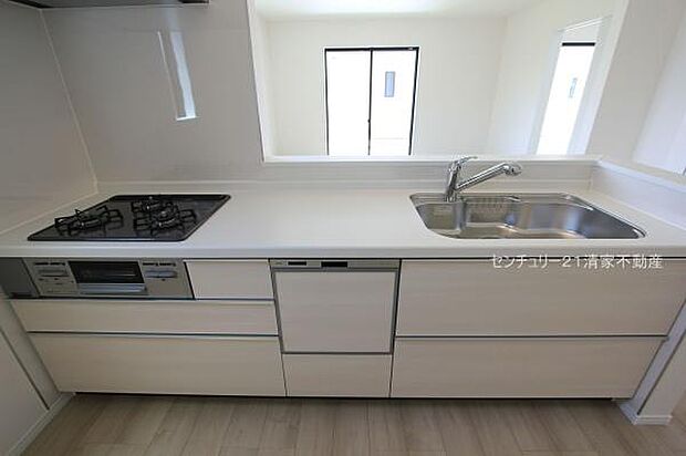 B棟:家族との会話が弾む対面式キッチン!(2025年07月撮影)