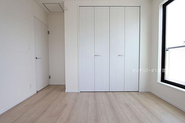 B棟:たっぷり収納のクローゼット!(2025年07月撮影)