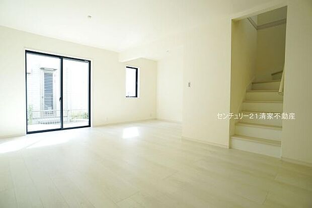 1号棟：リビングアップでご家族との会話も弾む！(2025年10月撮影)