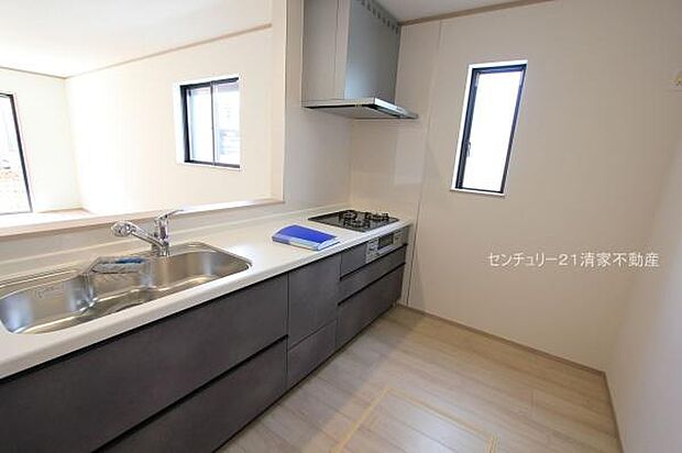 1号棟:家族との会話が弾む対面式キッチン!(2025年09月撮影)