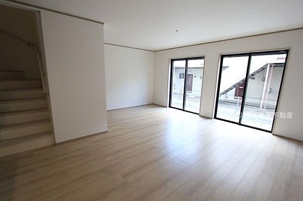 2号棟：リビングアップでご家族との会話も弾む！(2025年09月撮影)