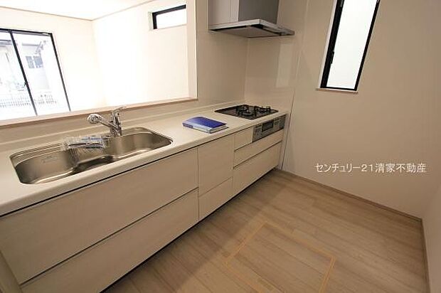 2号棟：家族との会話が弾む対面式キッチン！(2025年09月撮影)