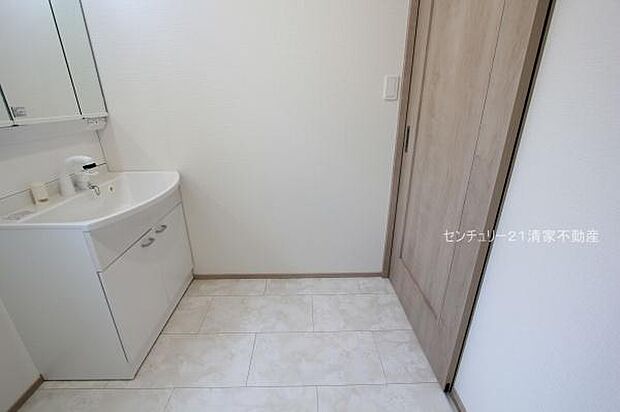 2号棟：ゆとりの洗面スペースで身支度もスムーズ！(2025年09月撮影)