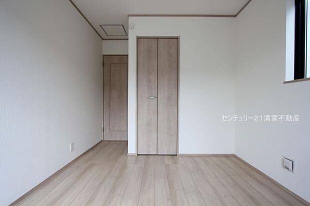 2号棟：たっぷり収納できるクローゼットあり！(2025年09月撮影)