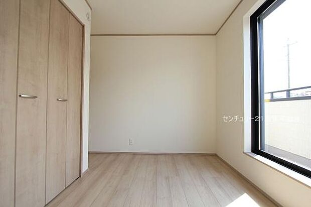 3号棟：バルコニーに面した明るい洋室！(2025年09月撮影)