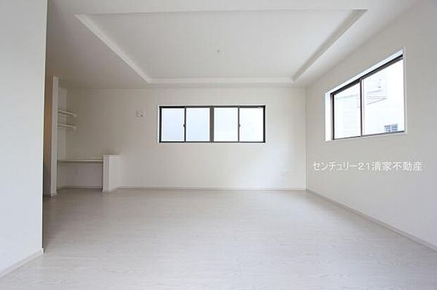 1号棟：リビングはお洒落な折り上げ天井！(2025年09月撮影)