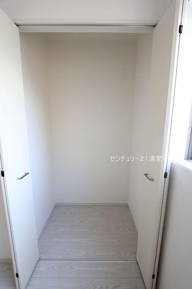 2号棟：たっぷり収納のクローゼット！(2025年09月撮影)