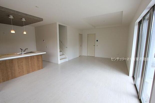 1号棟：明るい日差しが入るリビング！(2025年09月撮影)